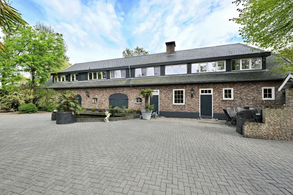 full length roof extension Tilburg lenght 16 meters