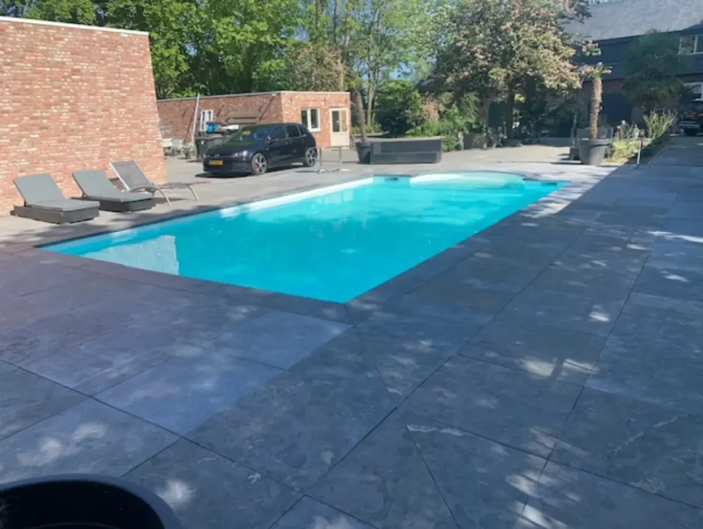 swimming pool tilburg seen from the side